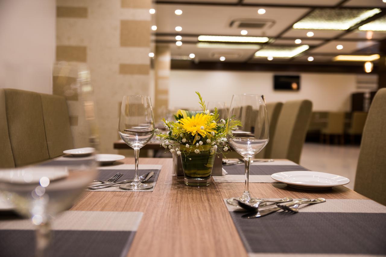 Hotel Grand Rio Nashik Buitenkant foto